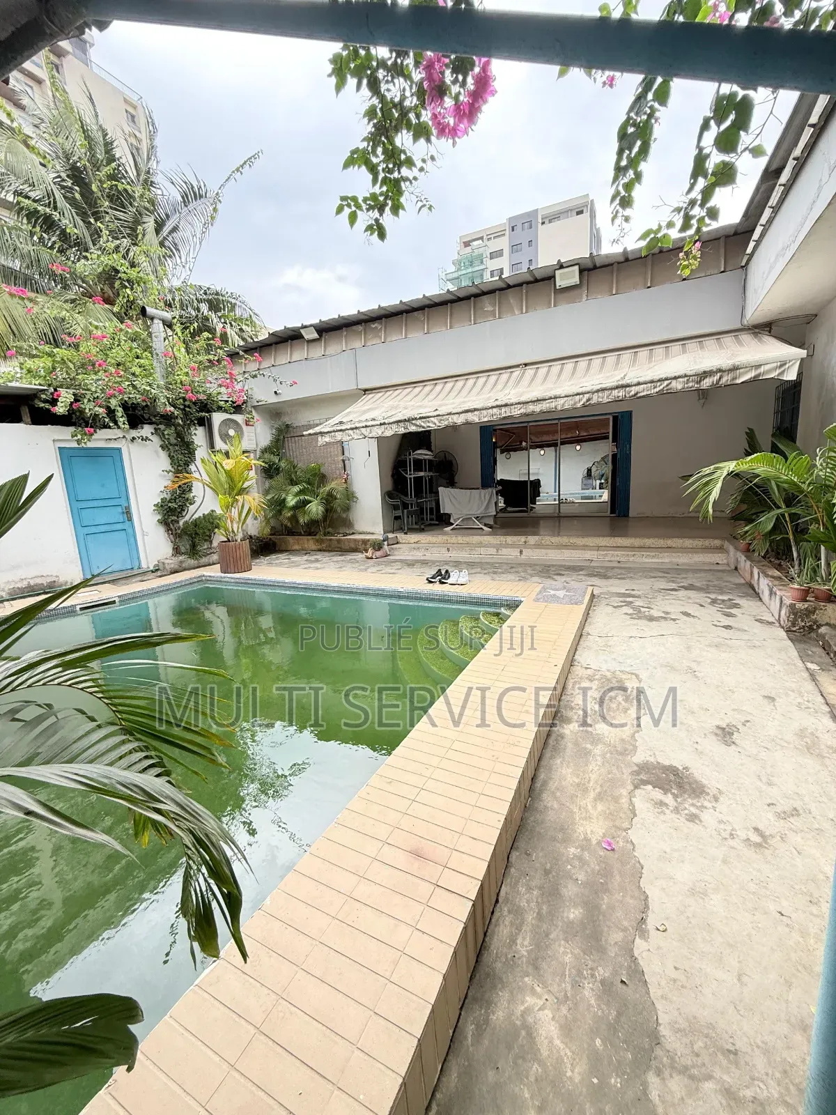 Vente d'Une Villa Avec Piscine À La Zone 4 Rue Lumière,