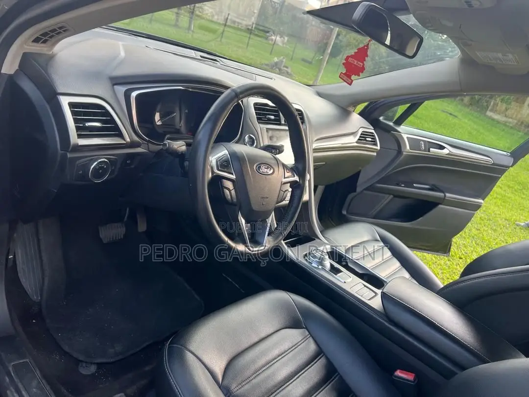 Ford Fusion 2020 Noir