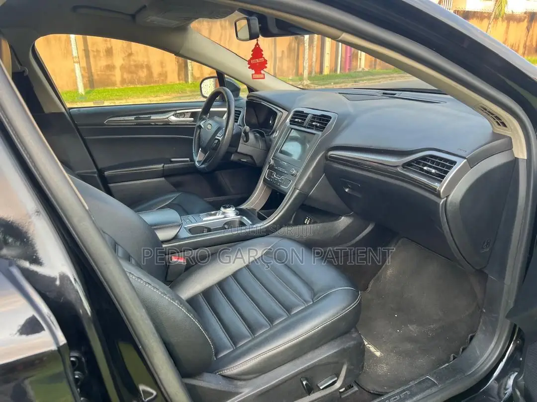 Ford Fusion 2020 Noir