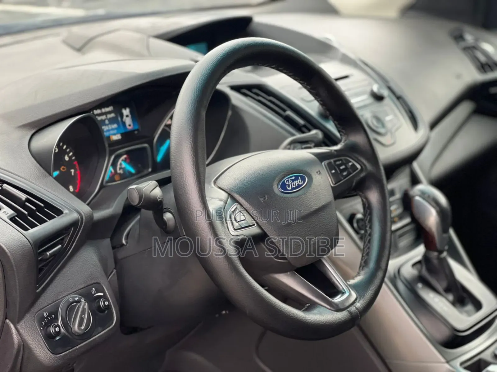 Ford Escape 2018 Gris