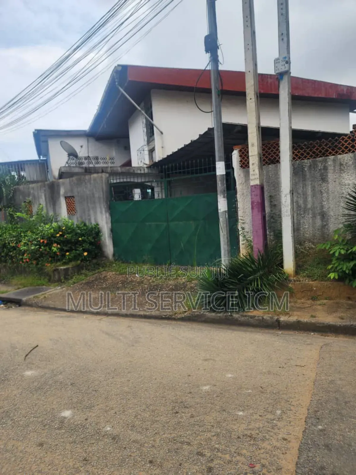 6chbre Duplex dans Ismaël Coulibaly, Deux Plateaux à Vendre