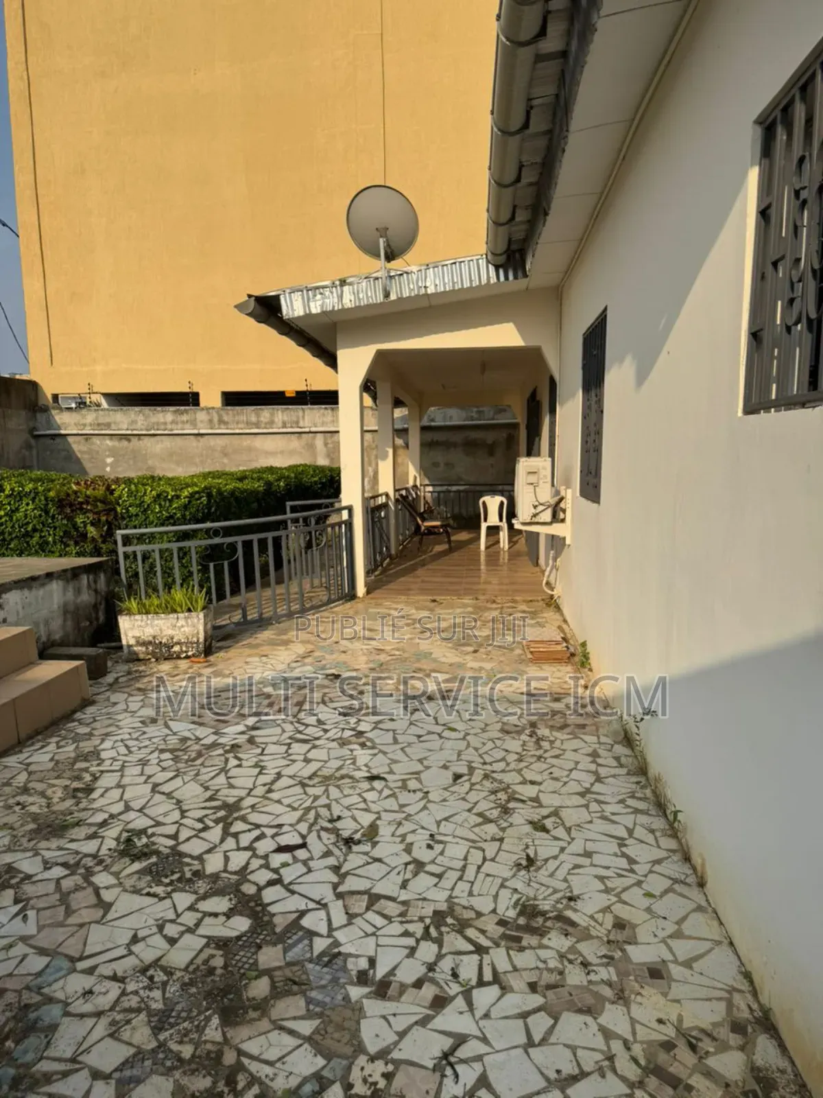 6chbre Duplex dans Ismaël Coulibaly, Deux Plateaux à Vendre