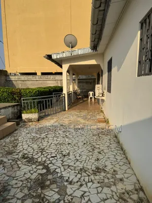 6chbre Duplex dans Ismaël Coulibaly, Deux Plateaux à Vendre