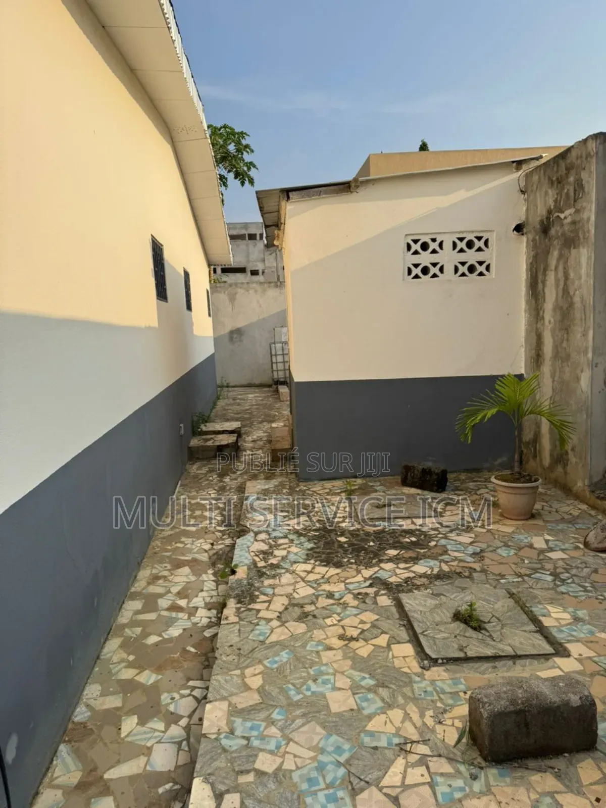 6chbre Duplex dans Ismaël Coulibaly, Deux Plateaux à Vendre