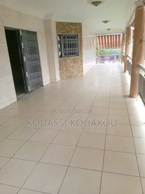 8chbre Duplex dans Kouassi, Cocody à Vendre
