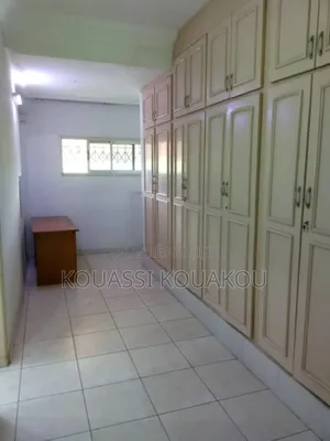 8chbre Duplex dans Kouassi, Cocody à Vendre