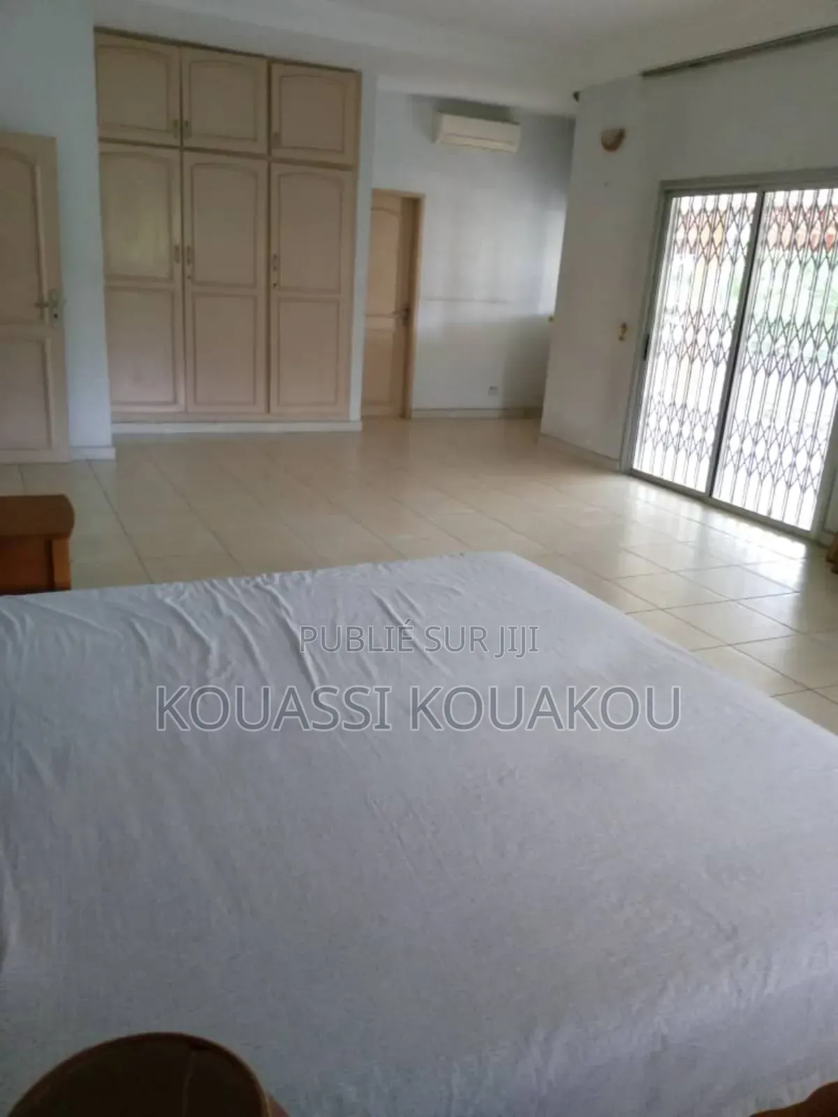 8chbre Duplex dans Kouassi, Cocody à Vendre