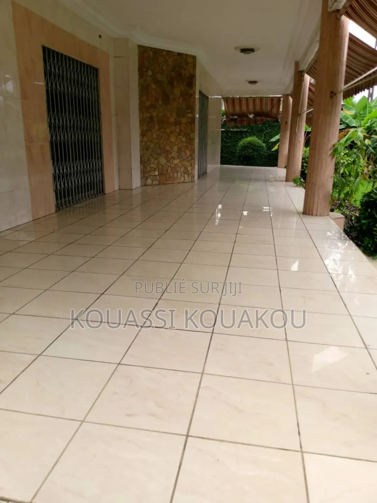 8chbre Duplex dans Kouassi, Cocody à Vendre