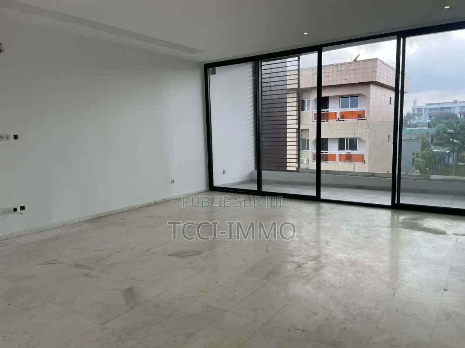 3chbre Appartement dans Tcci Sarl, Cocody à Louer