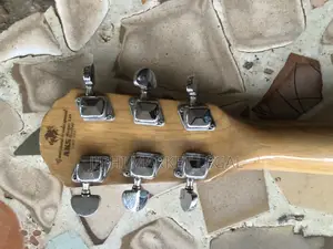 Photo - Guitare Sèche