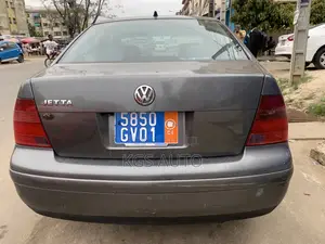 Volkswagen Jetta 2004 Gris