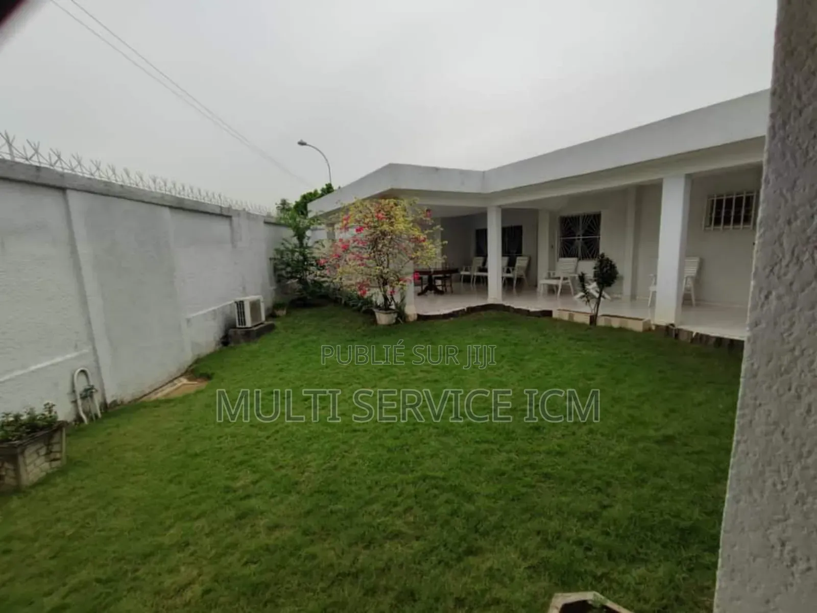 5chbre Maison de ville / Terrasse dans Ismaël Coulibaly, Cocody à Louer