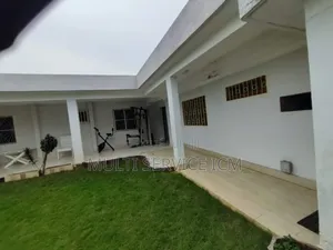 5chbre Maison de ville / Terrasse dans Ismaël Coulibaly, Cocody à Louer