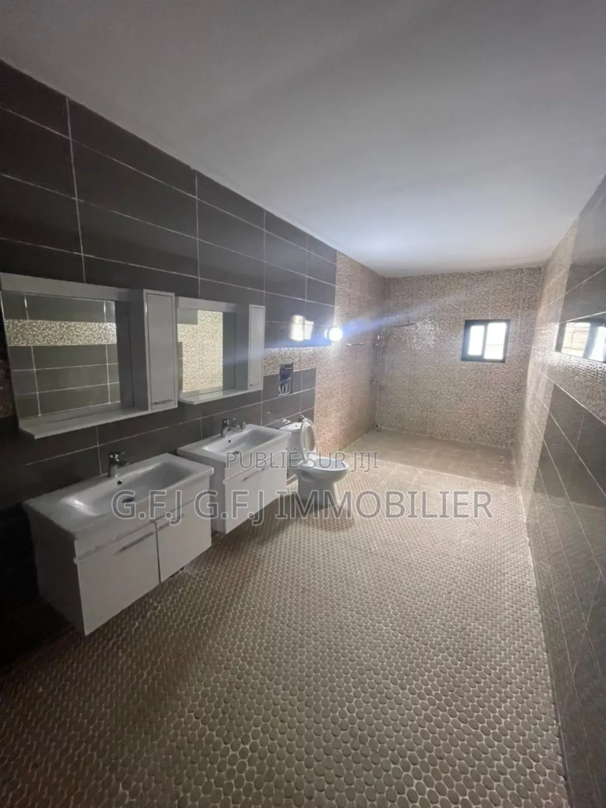 4chbre Appartement dans G.F.J Immobilier, Cocody à Louer