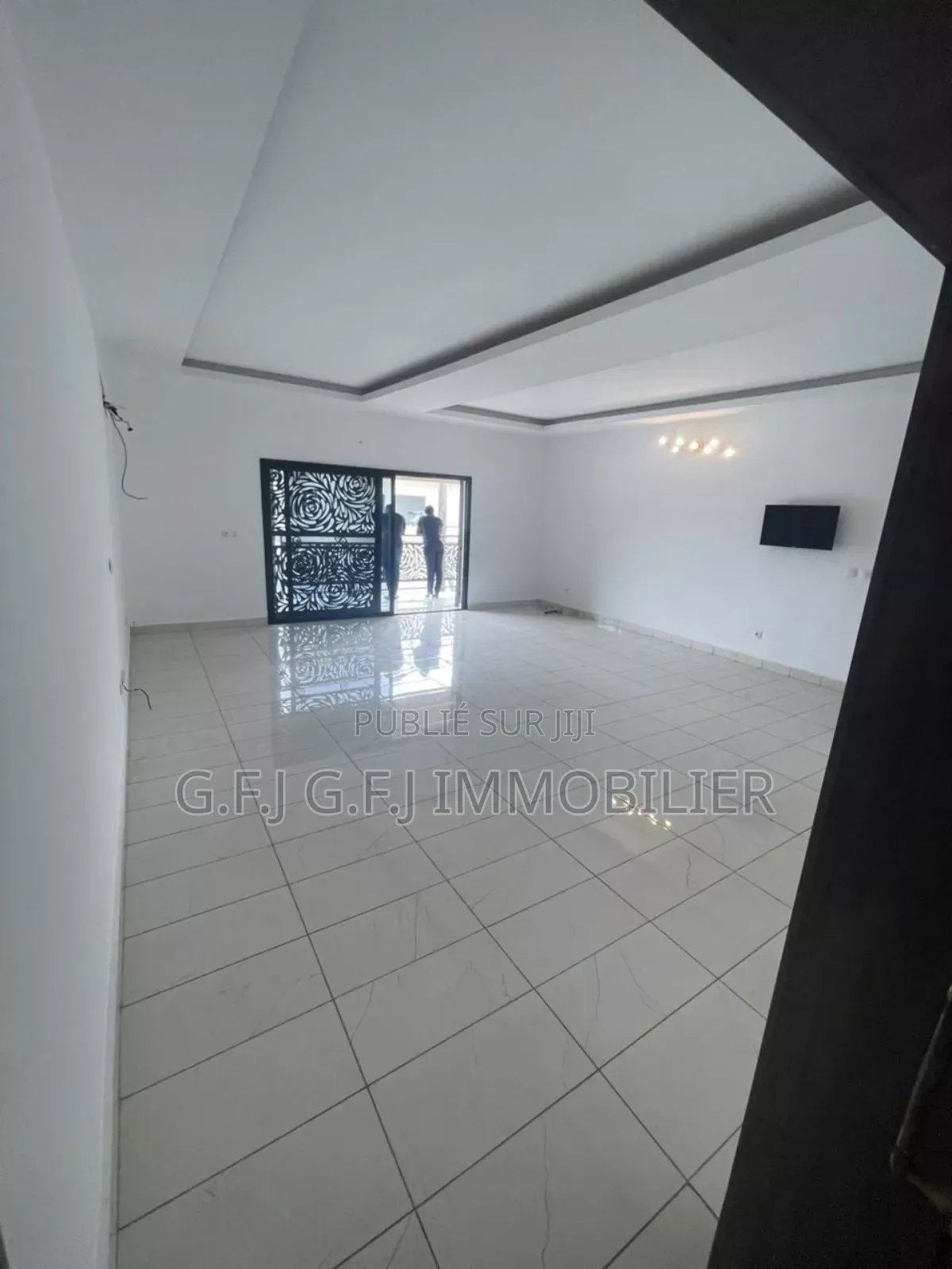 3chbre Appartement dans G.F.J Immobilier, Cocody à Louer