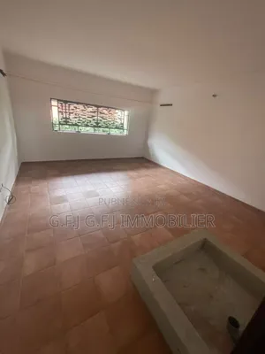 3chbre Appartement dans G.F.J Immobilier, Cocody à Louer