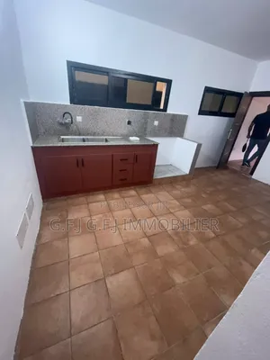 3chbre Appartement dans G.F.J Immobilier, Cocody à Louer