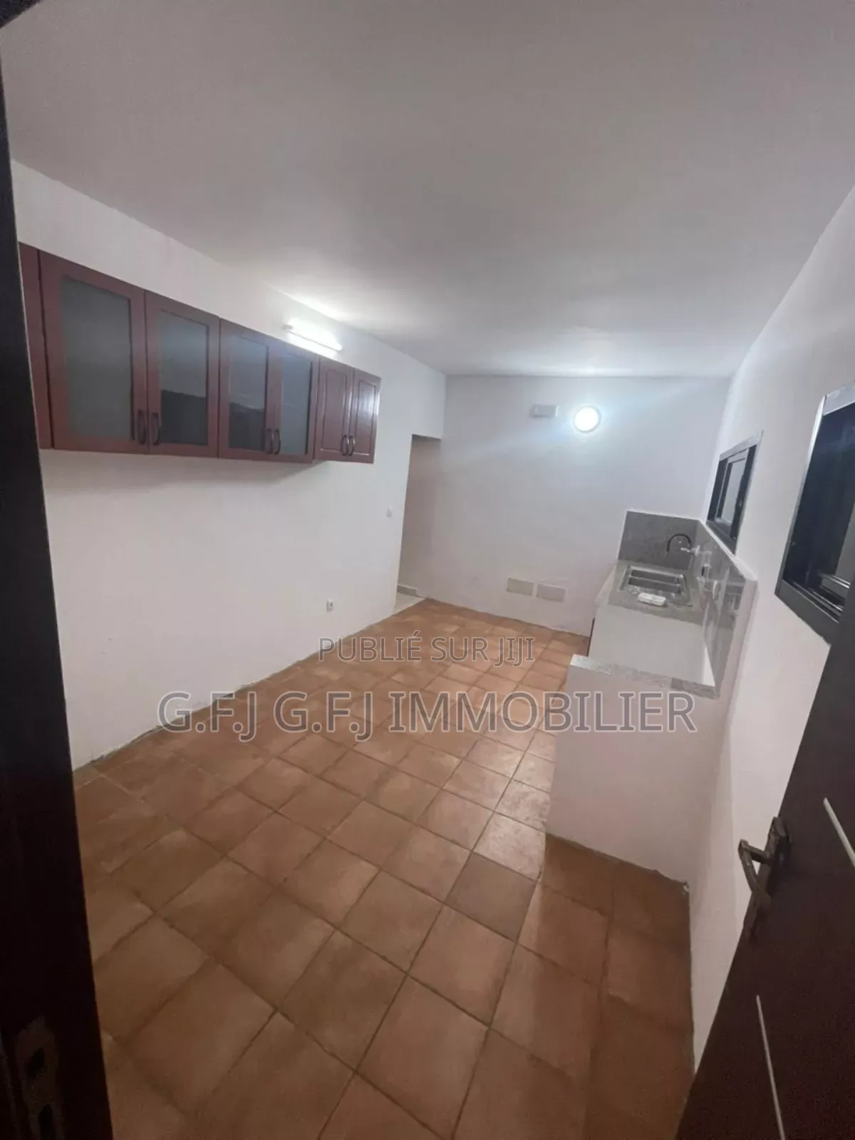 3chbre Appartement dans G.F.J Immobilier, Cocody à Louer