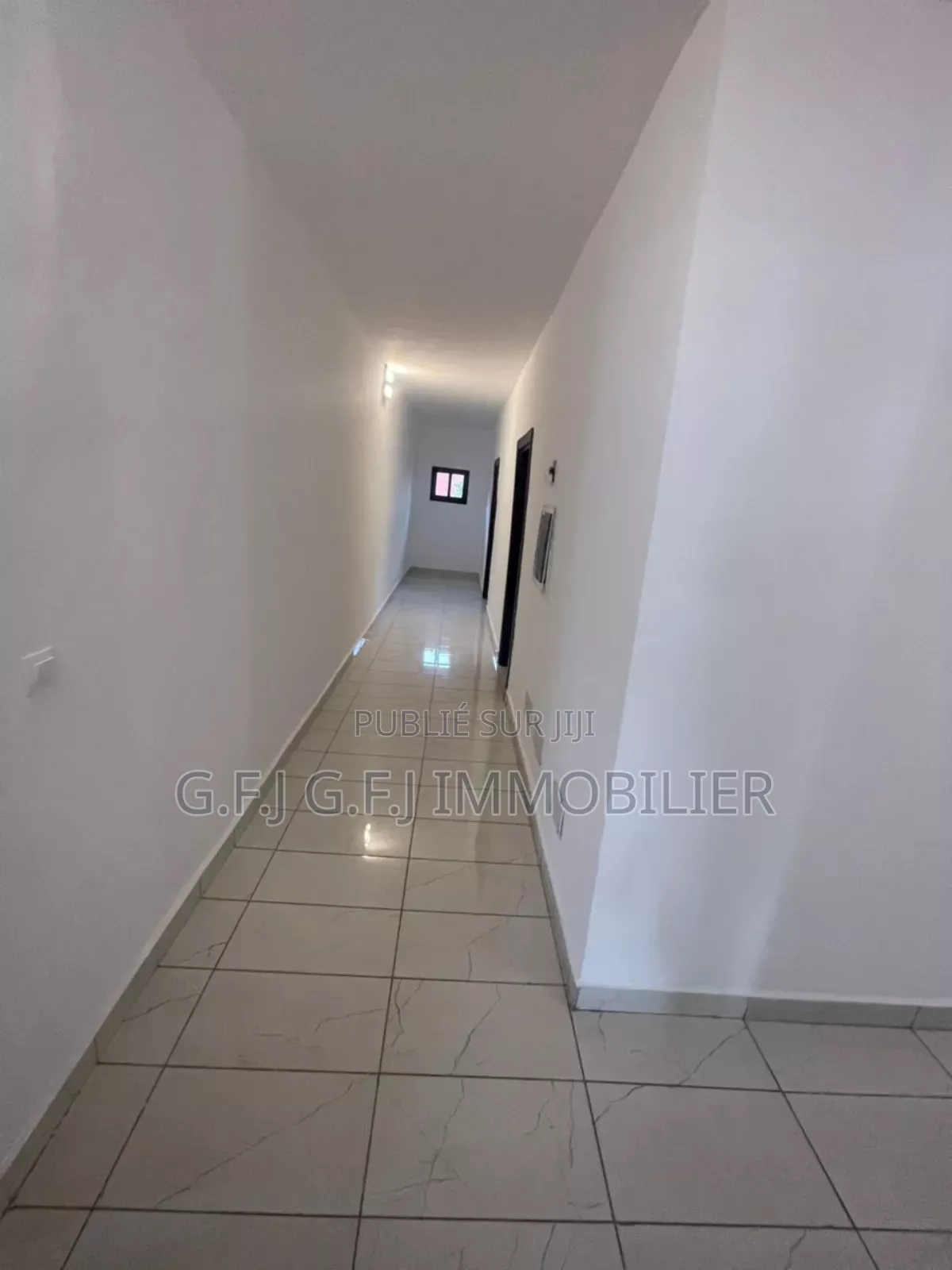 3chbre Appartement dans G.F.J Immobilier, Cocody à Louer