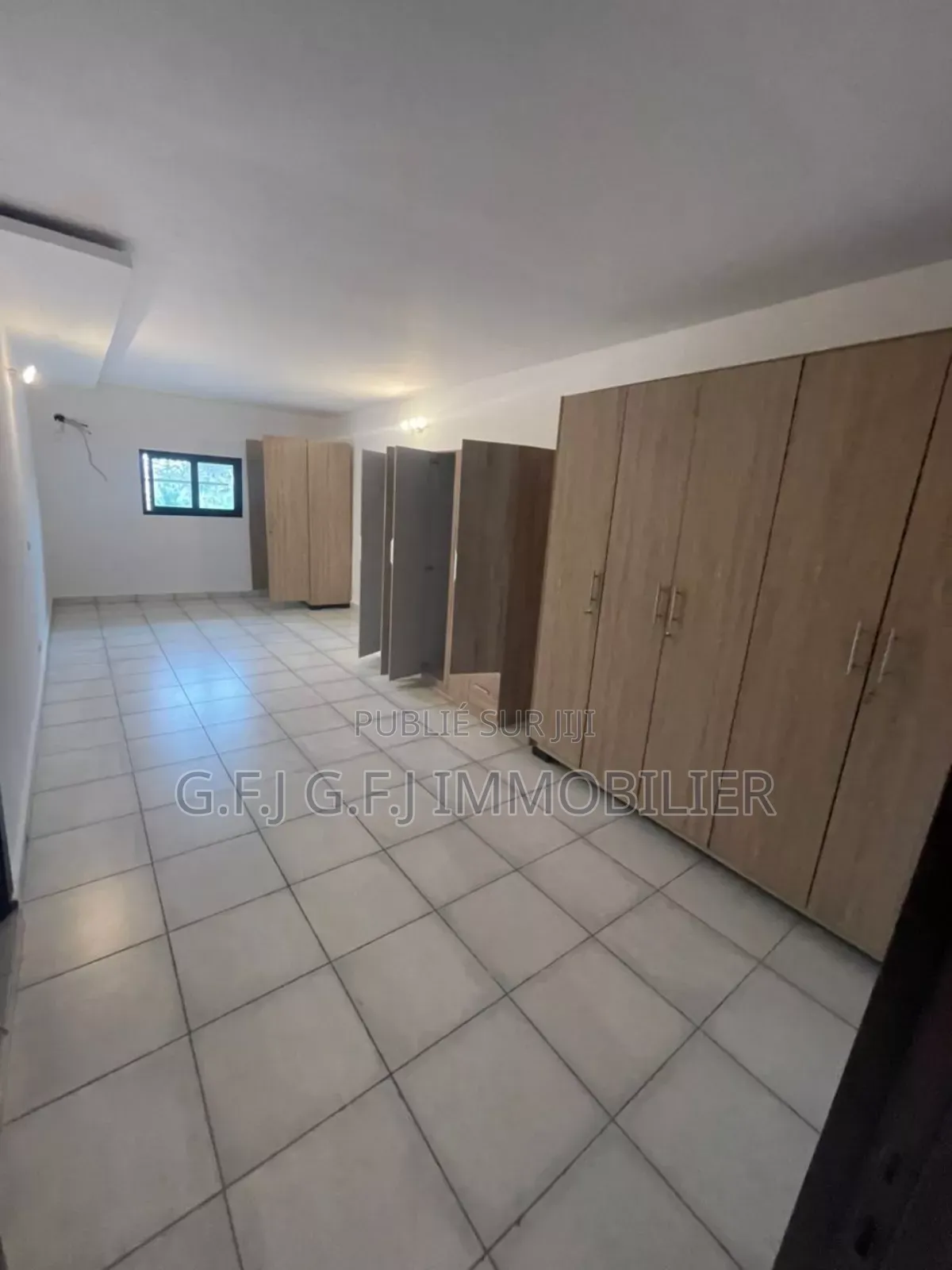 3chbre Appartement dans G.F.J Immobilier, Cocody à Louer