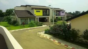 4chbre Duplex dans G.F.J, Cocody à Vendre