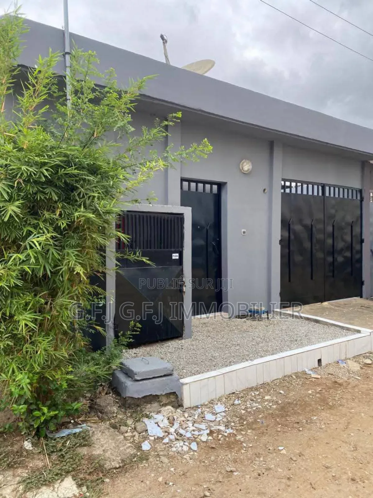 Furnished 2chbre Maison dans G.F.J Immobilier, Cocody à Louer