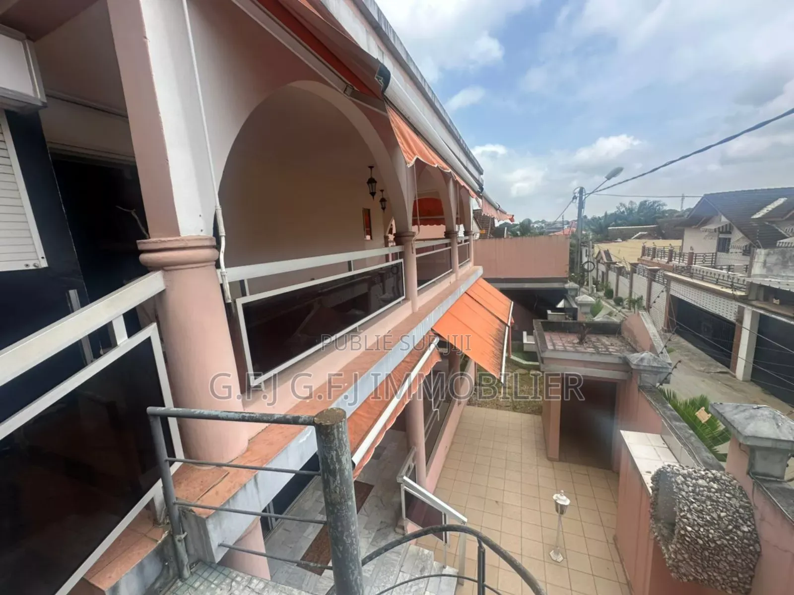 3chbre Duplex dans G.F.J Immobilier, Cocody à Louer