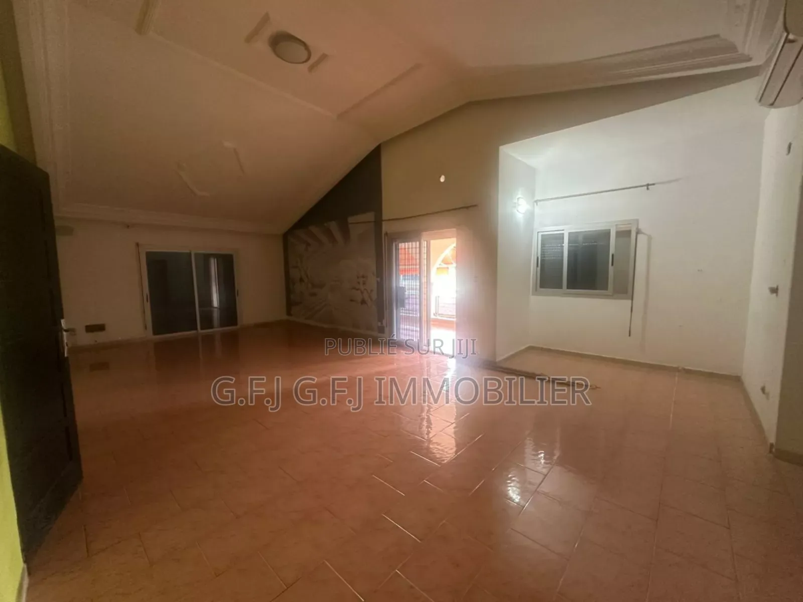 3chbre Duplex dans G.F.J Immobilier, Cocody à Louer