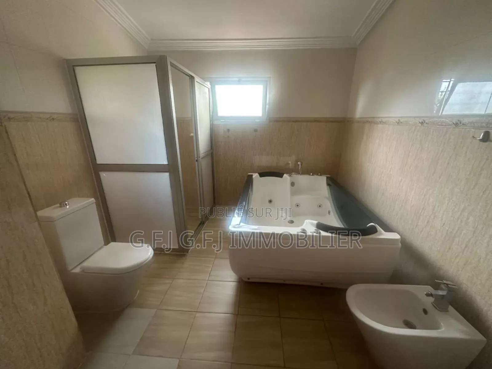 3chbre Duplex dans G.F.J Immobilier, Cocody à Louer