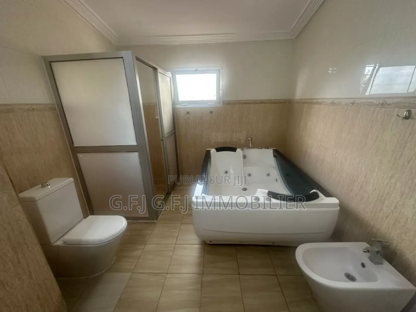 3chbre Duplex dans G.F.J Immobilier, Cocody à Louer