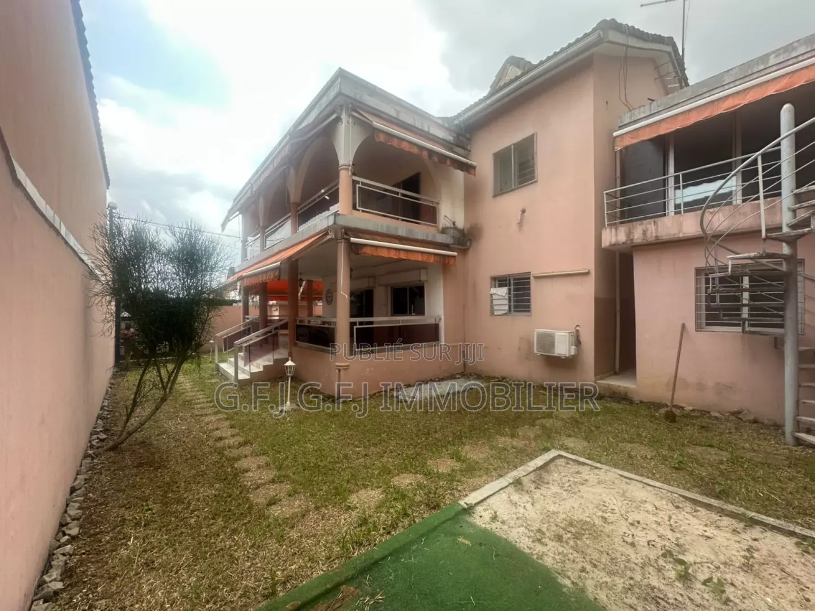 3chbre Duplex dans G.F.J Immobilier, Cocody à Louer