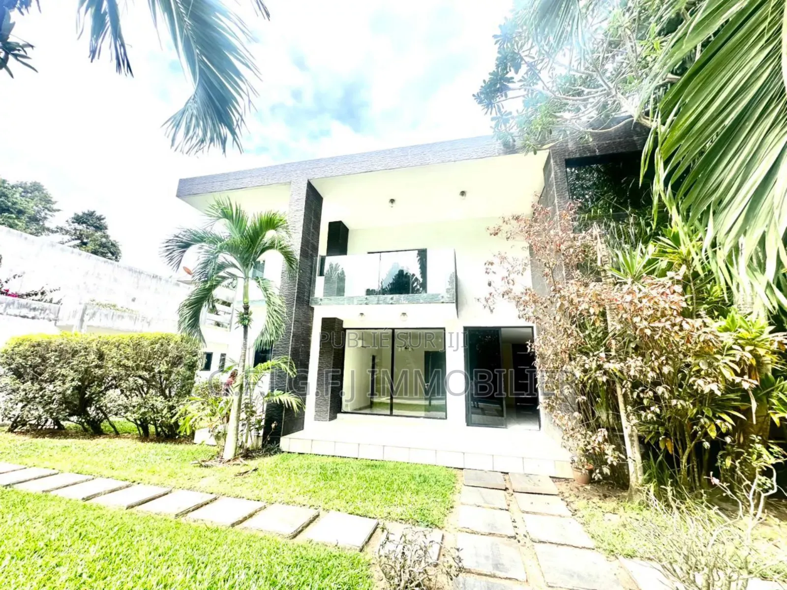 4chbre Duplex dans G.F.J Immobilier, Cocody à Louer
