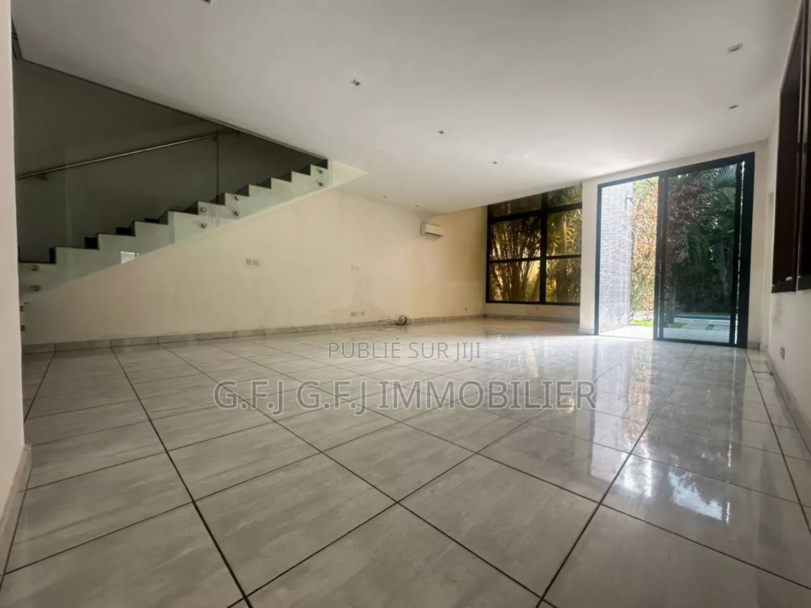 4chbre Duplex dans G.F.J Immobilier, Cocody à Louer