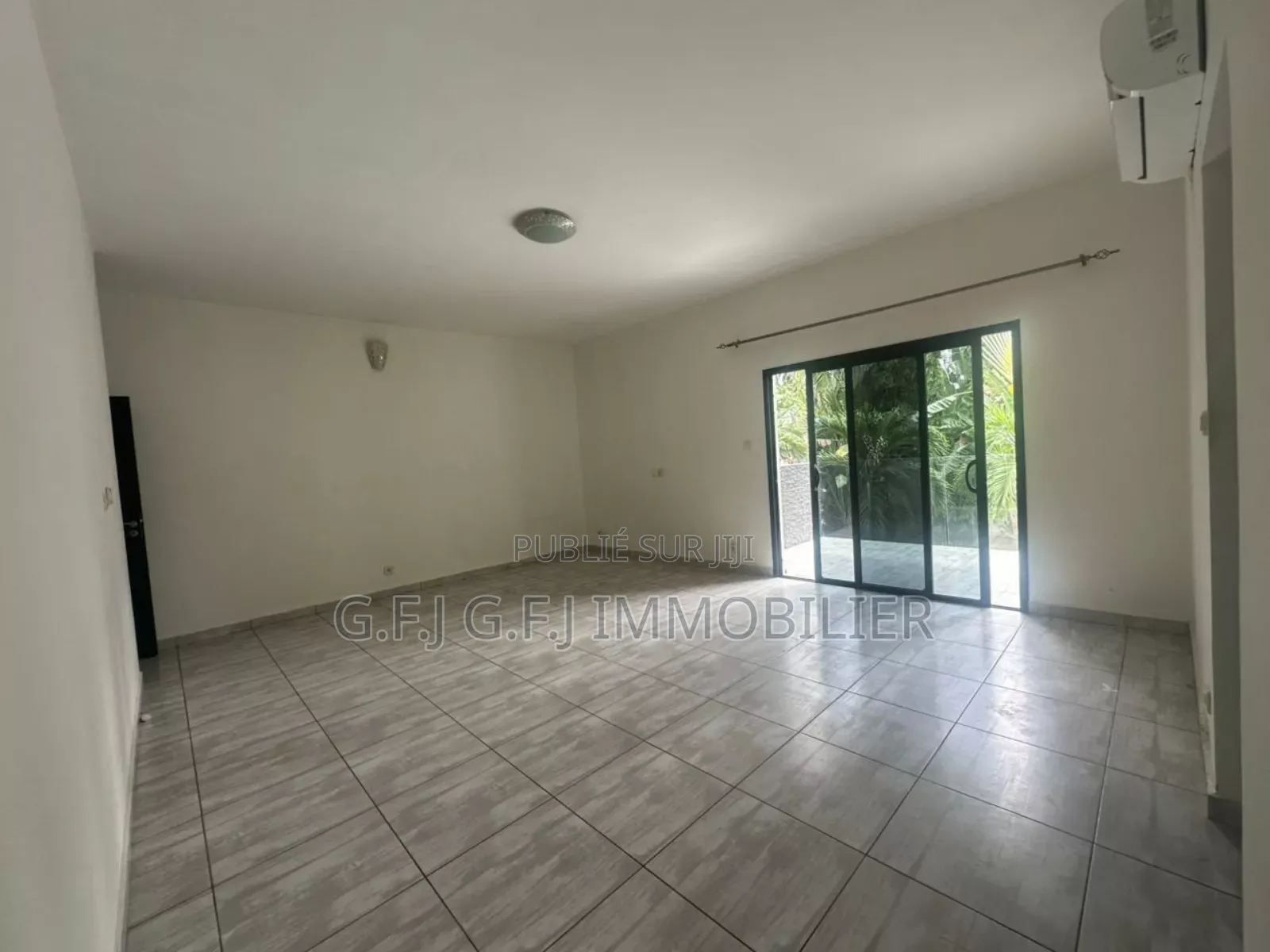 4chbre Duplex dans G.F.J Immobilier, Cocody à Louer