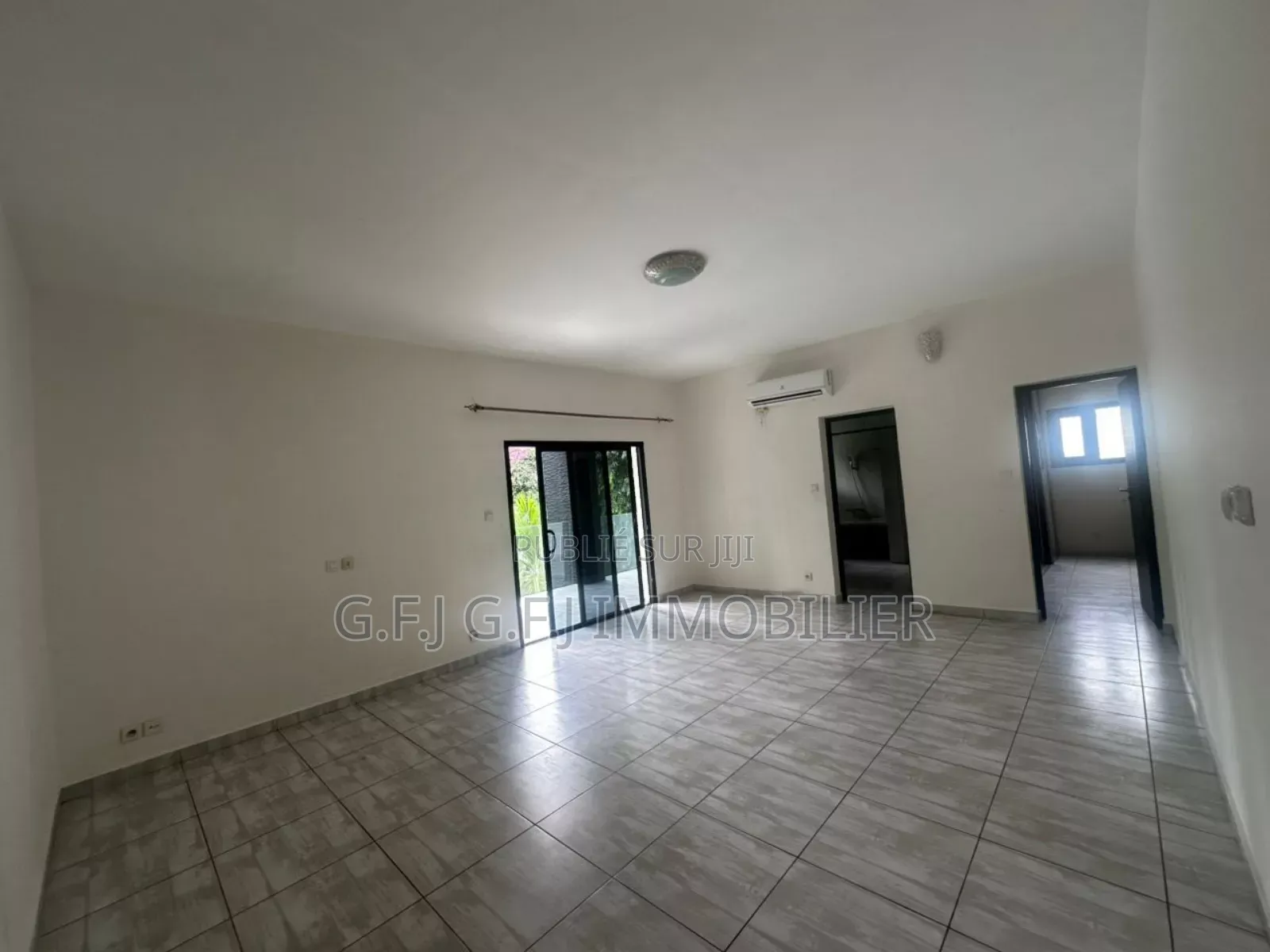 4chbre Duplex dans G.F.J Immobilier, Cocody à Louer