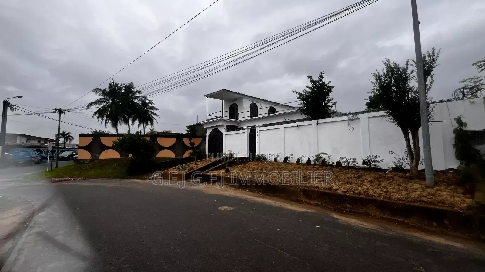 3chbre Duplex dans G.F.J Immobilier, Cocody à Louer