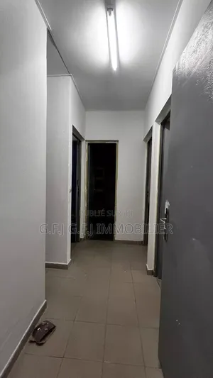 3chbre Duplex dans G.F.J Immobilier, Cocody à Louer