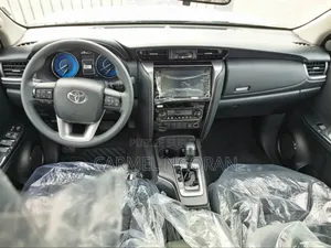 Neuf Toyota Fortuner 2024 Noir