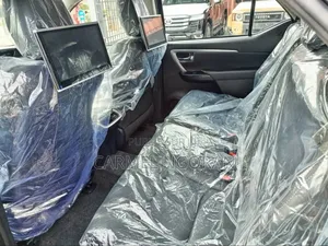 Neuf Toyota Fortuner 2024 Noir