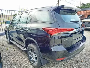Neuf Toyota Fortuner 2024 Noir