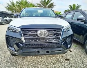 Neuf Toyota Fortuner 2024 Noir