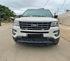 Photo - Ford Explorer Base 4dr FWD (3.5L 6cyl 6A) 2017 Blanc cassé