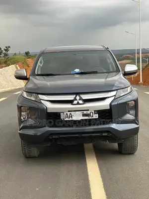 Photo - Mitsubishi L200 2023 Noir Mat