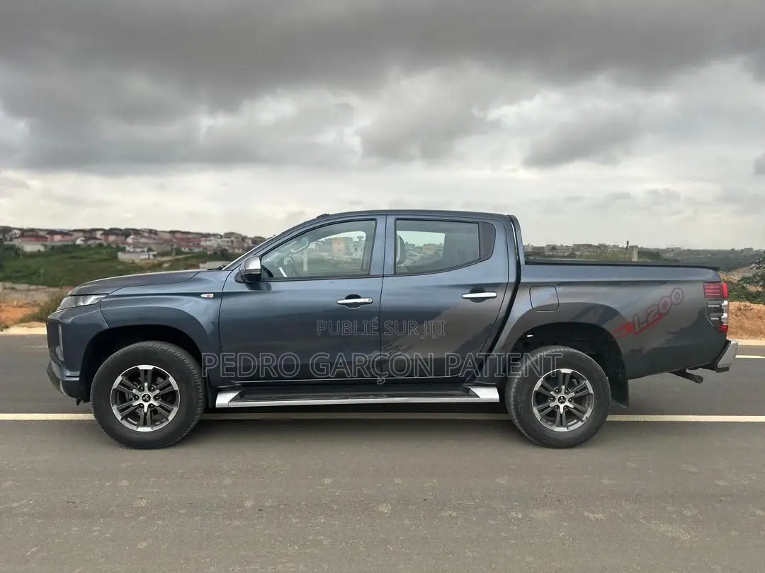Mitsubishi L200 2023 Noir Mat