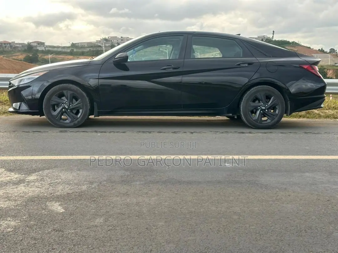 Hyundai Elantra 2022 Noir