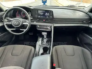 Hyundai Elantra 2022 Noir