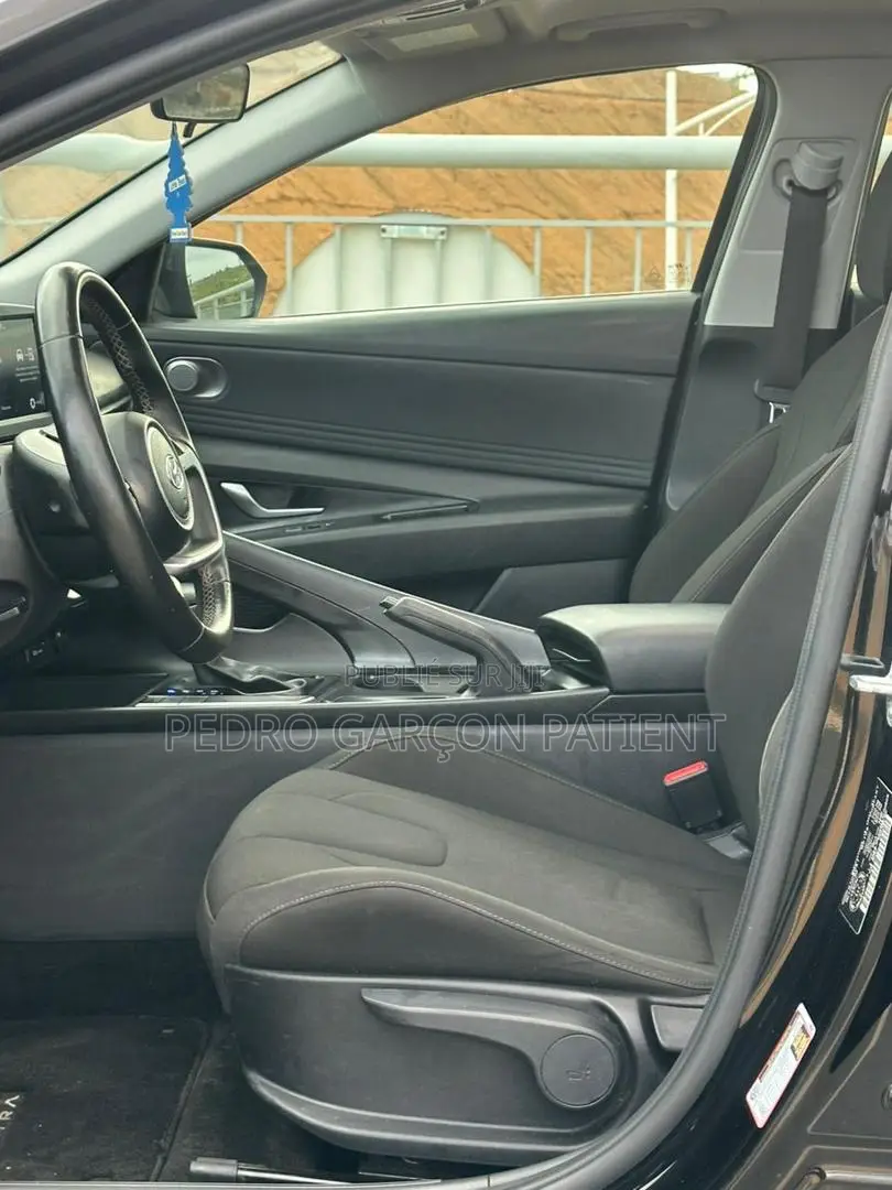 Hyundai Elantra 2022 Noir