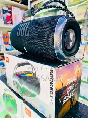Photo - JBL Boombox 680