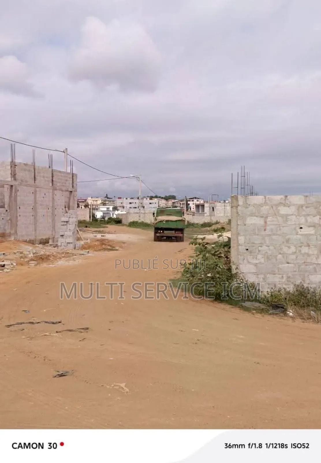 En Vente Un Très Beau Terrain Plat À Bingerville Au Palais À l'Angle