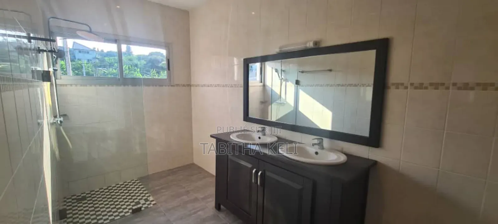 5chbre Duplex dans G.F.J Lmmobilier, Cocody à Louer